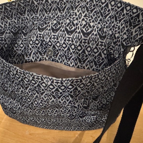 Kipling Crossbody - Picture 3 of 5